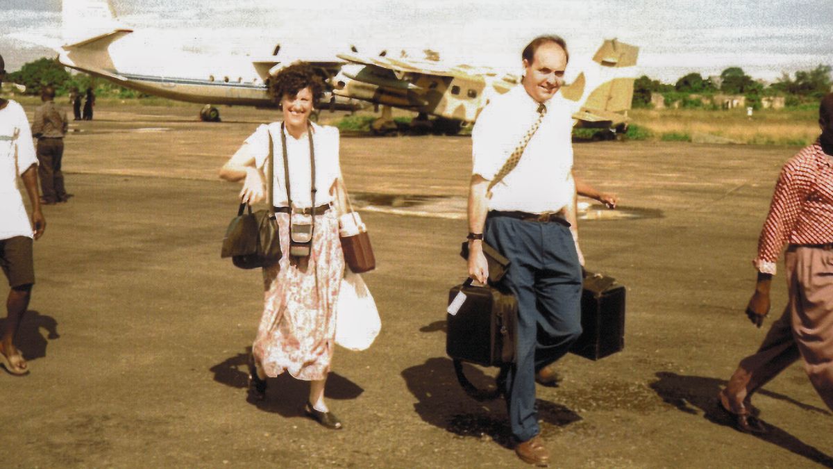 Paul xchiʼuk Anne te yakal chanavik ta aeropuerto kʼalal kʼotik ta Liberiae.