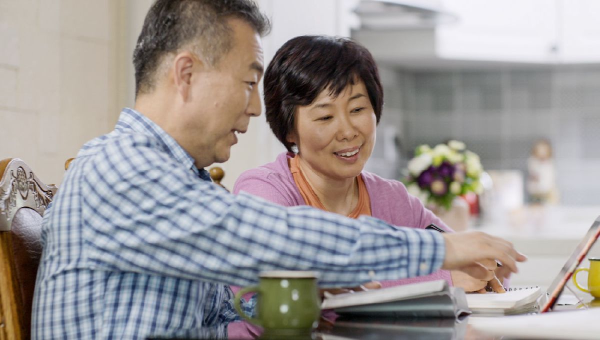 This brother and e wife de discuss how they go contribute