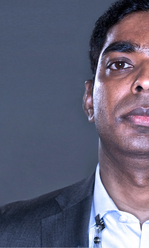 U-Anil, owabhekana nokutubeka ngenxa yomsebenzi