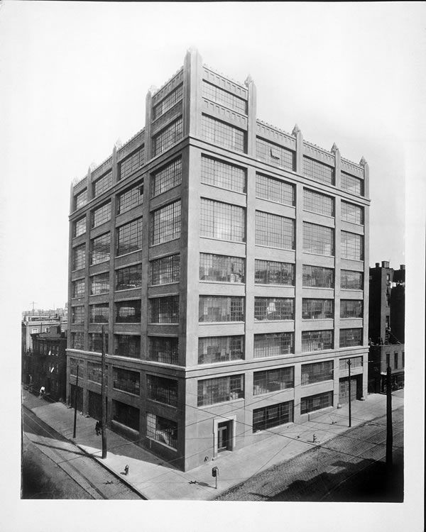 Isakhiwo e-117 Adams Street