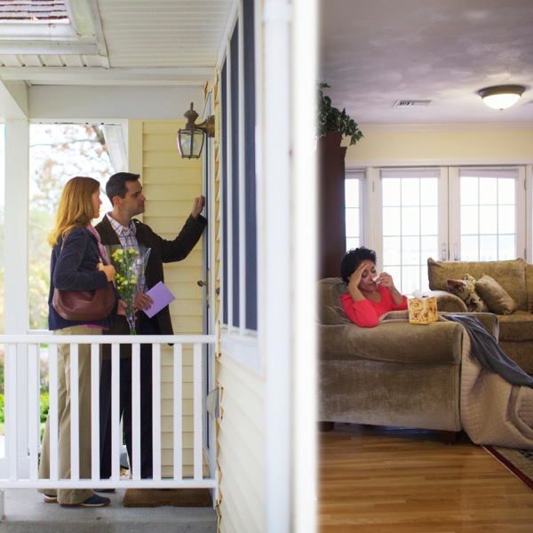 Indoda nenkosikazi yayo balethela ogulayo ohlezi yedwa ekhaya lakhe izimbali nekhadi 