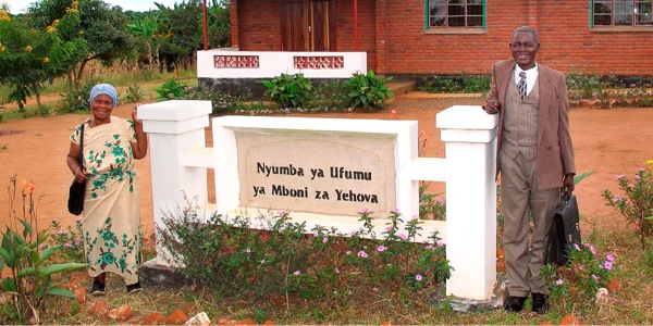 UTrophim noLidasi Nsomba phambi kweHholo LoMbuso