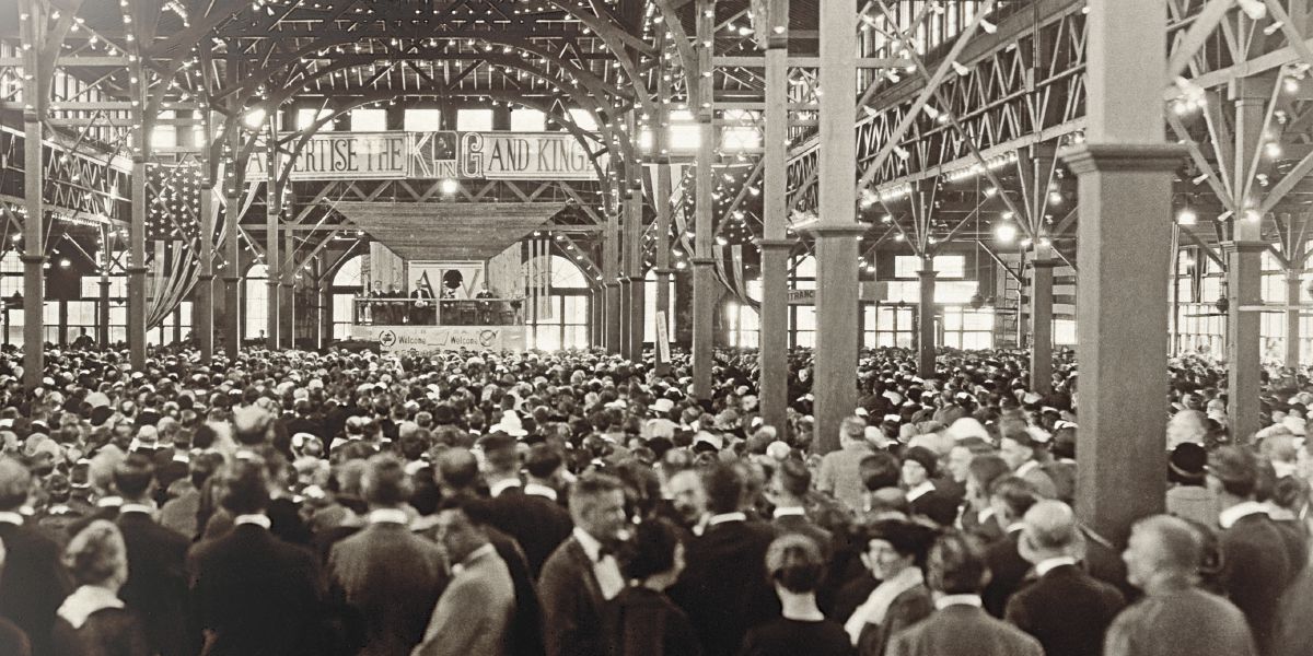 Ihholo eligcwele abantu emhlanganweni owawuseCedar Point, e-Ohio, ngo-1922