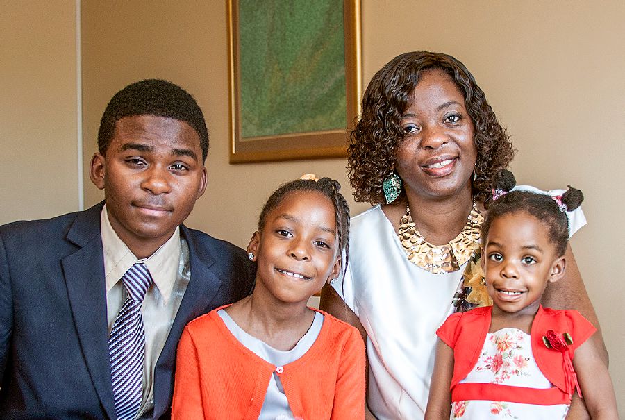 U-Efigenia Semente nezingane zakhe ezintathu eNamibia